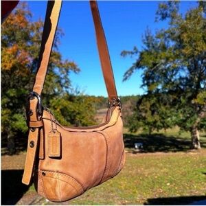 Coach east west hobo purse tan Camel
Leather Bag
